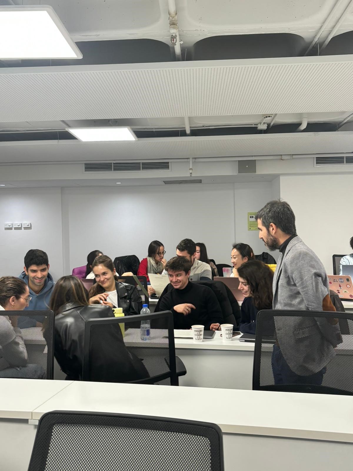 Alumnos de la Universidad Carlos III de Madrid durante formación de la Fundación Fernando Pombo